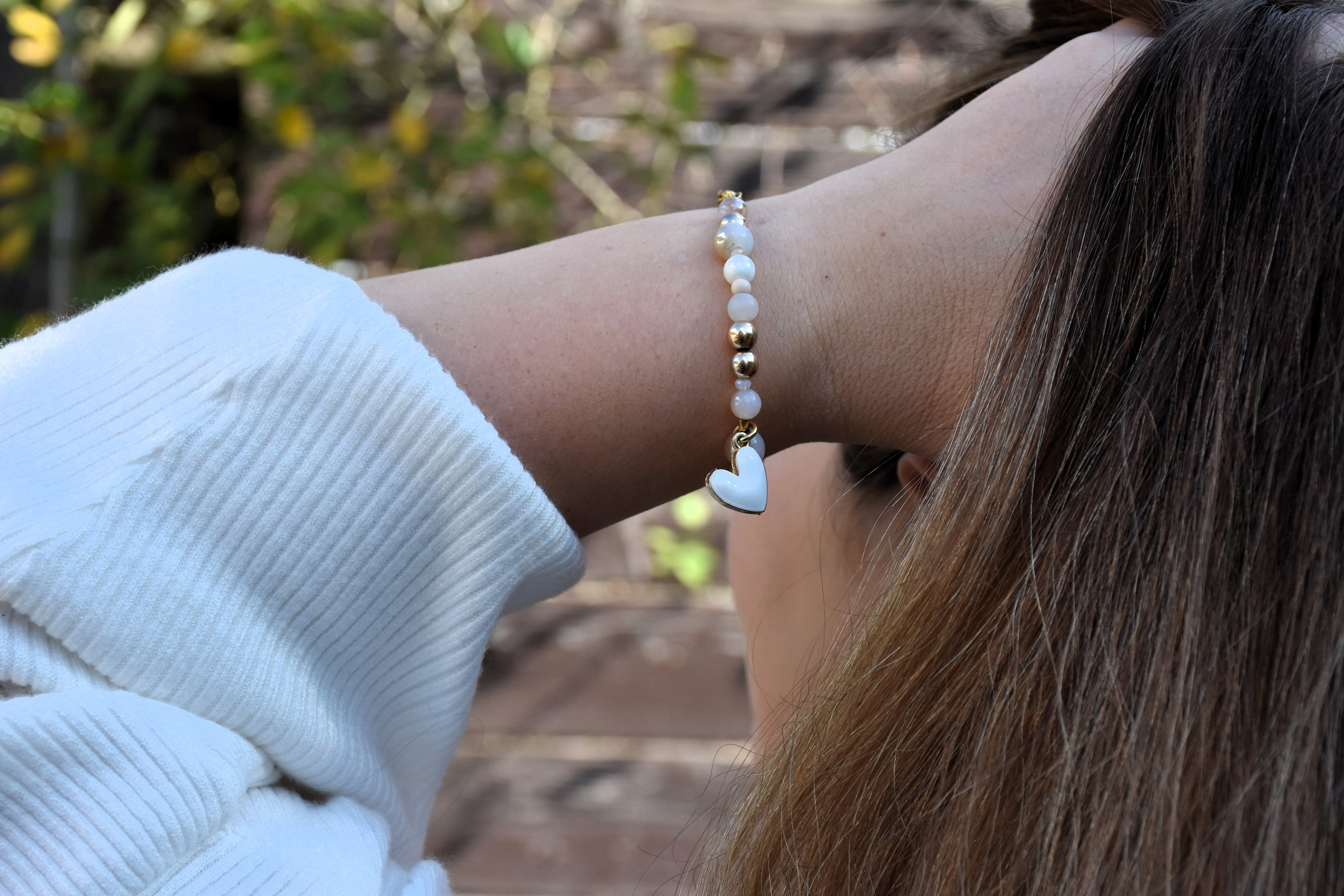 Perlenarmband aus Chrysokoll und Emaille-Herz für Damen