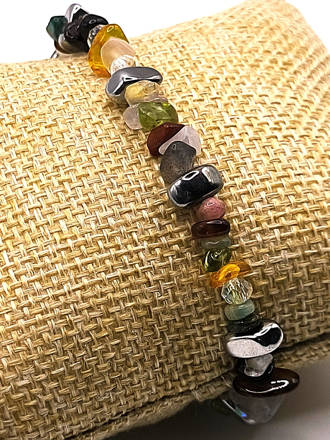 Bedeutungsvolles Perlenarmband aus Edelsteinen für Damen