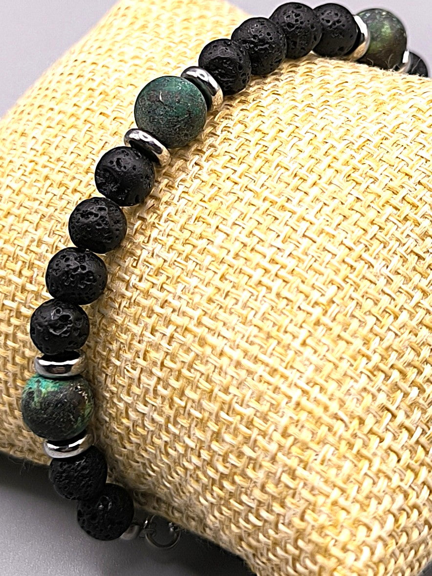 Perlenarmband aus Lavastein und grünem Naturstein für Herren