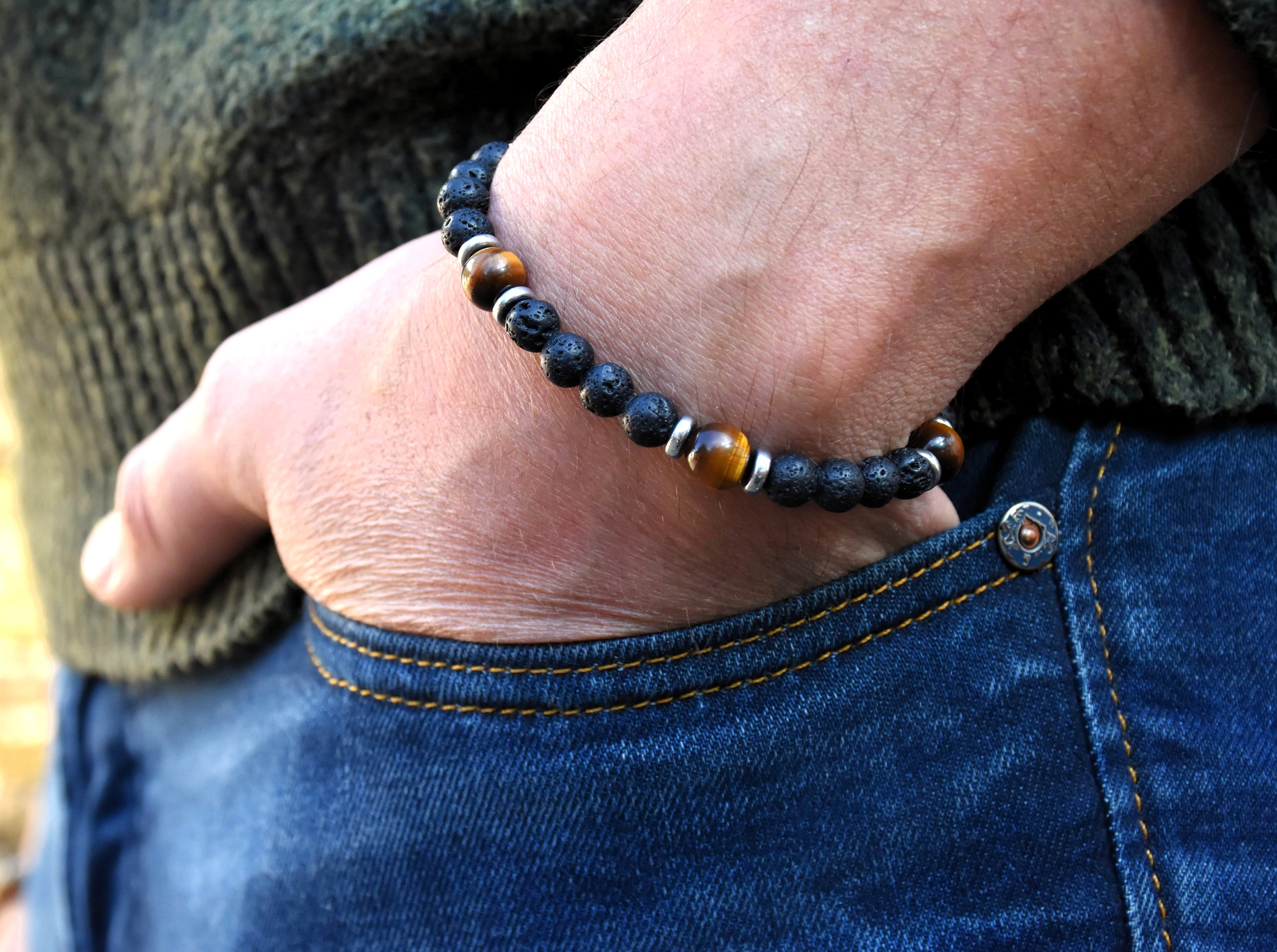 Perlenarmband aus Lavastein und Tigerauge für Herren