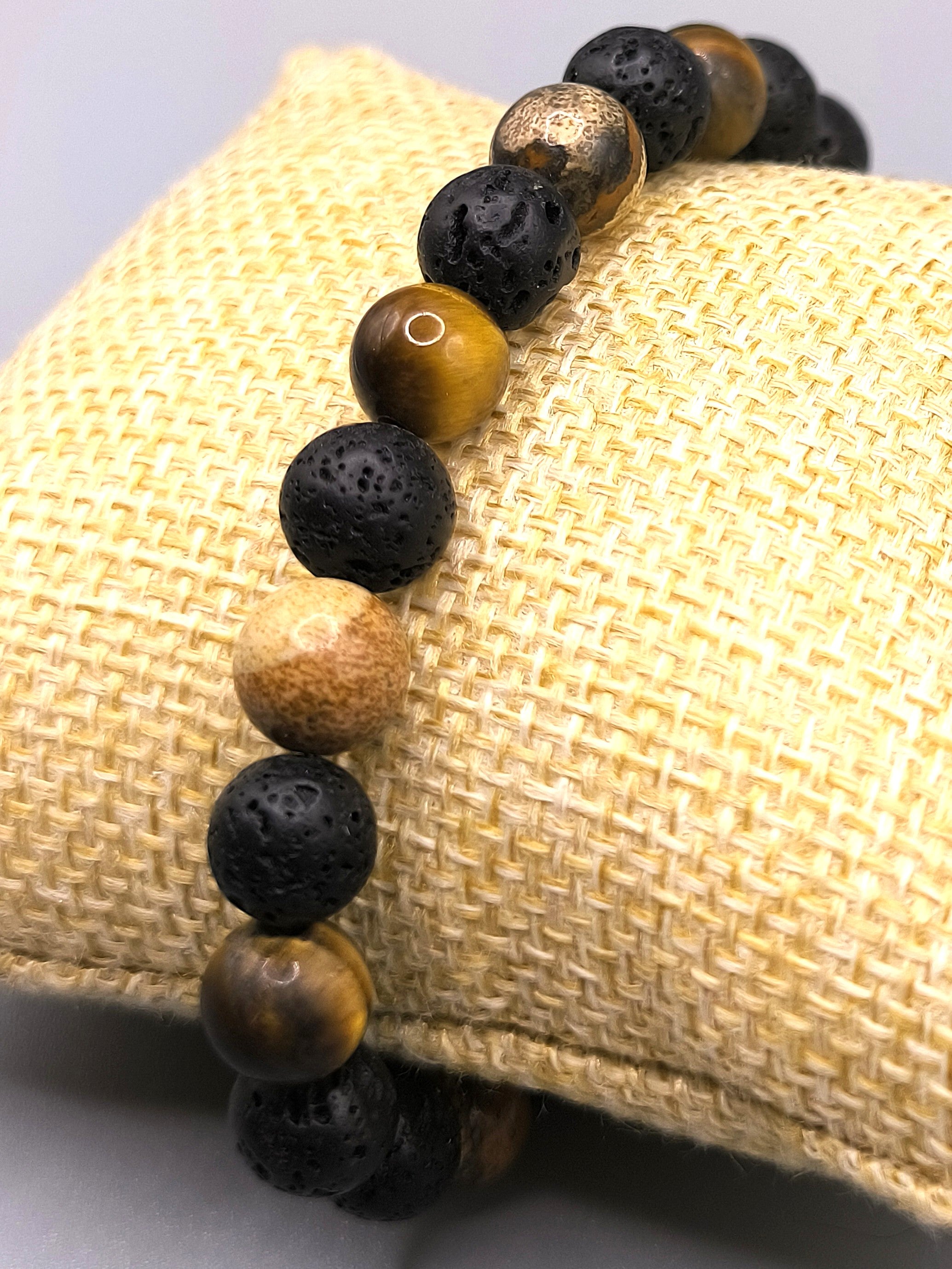 Perlenarmband aus Lavastein, Tigerauge und Jaspis für Herren