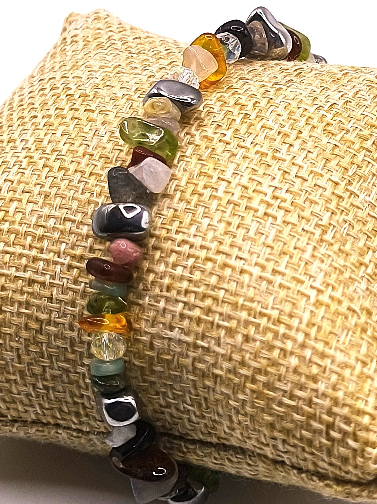 Bedeutungsvolles Perlenarmband aus Edelsteinen für Damen