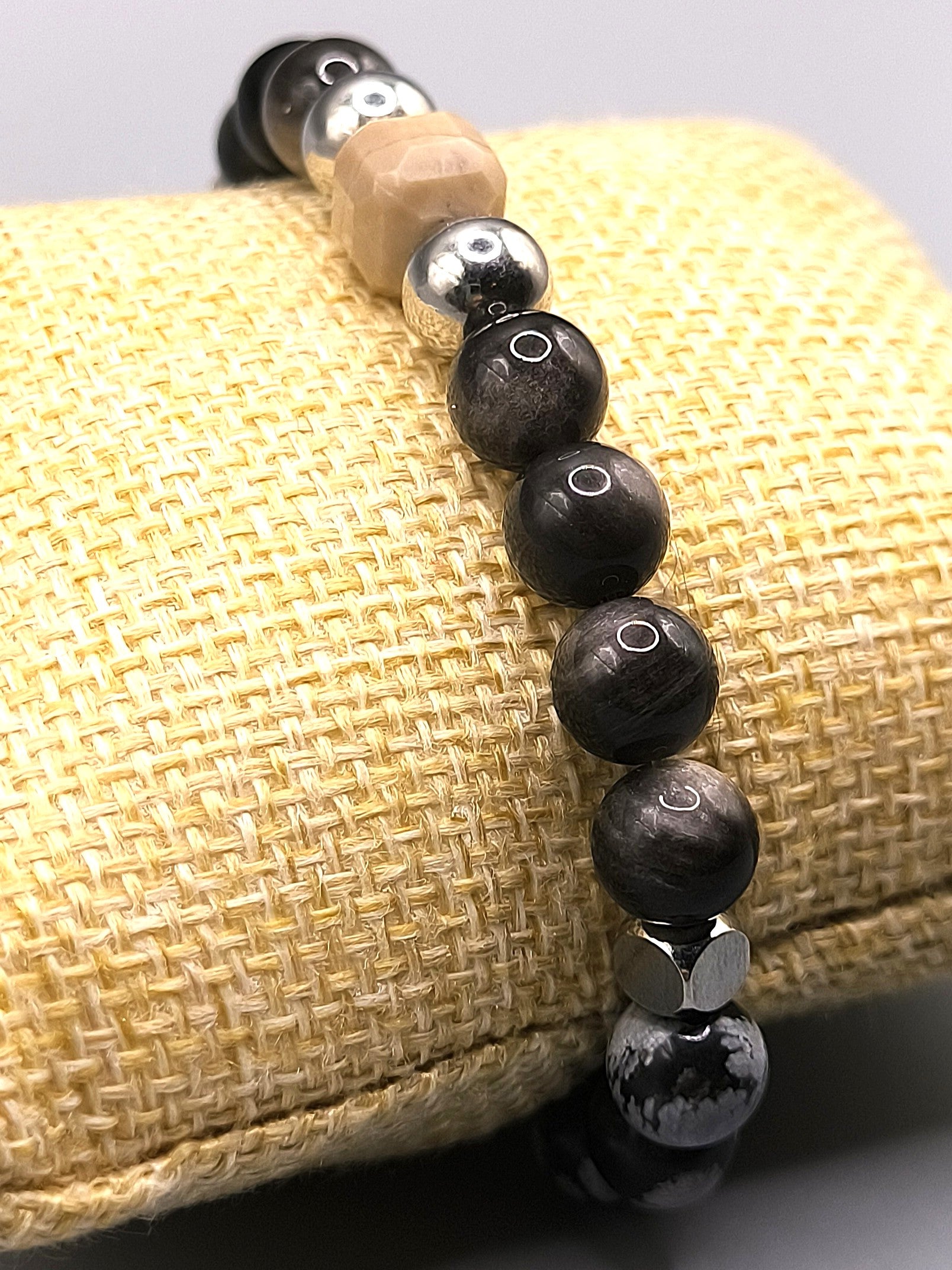 Perlenarmband aus Obsidian und versteinertem Holz für Herren