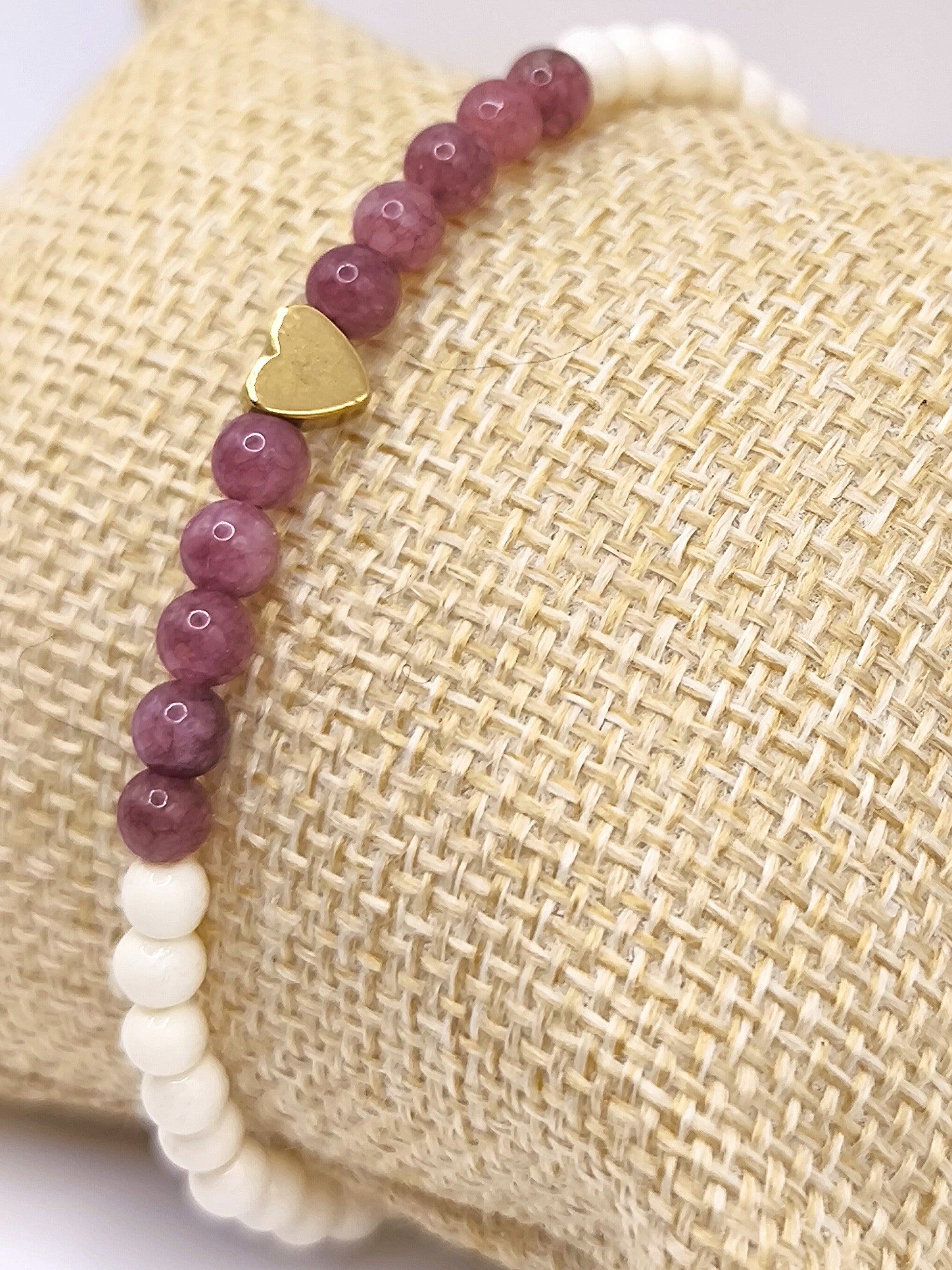 Perlenarmband aus Naturstein und Edelstahl für Frauen