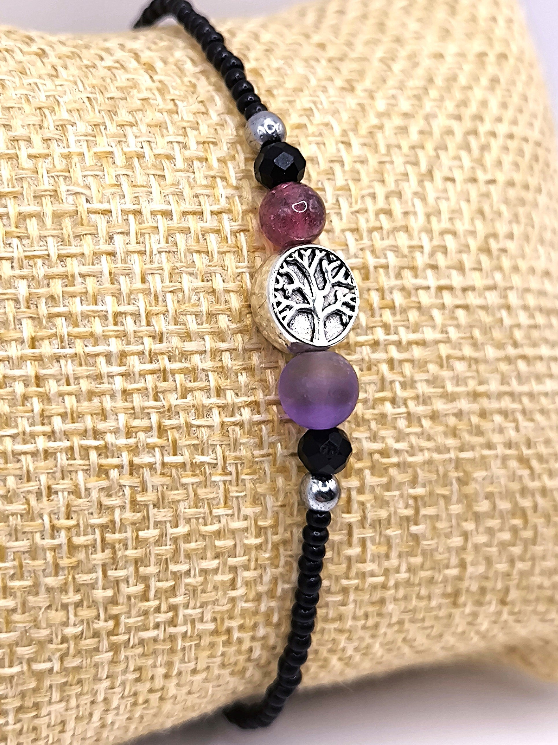 Perlenarmband aus Amethyst, Granat und Lebensbaum für Damen