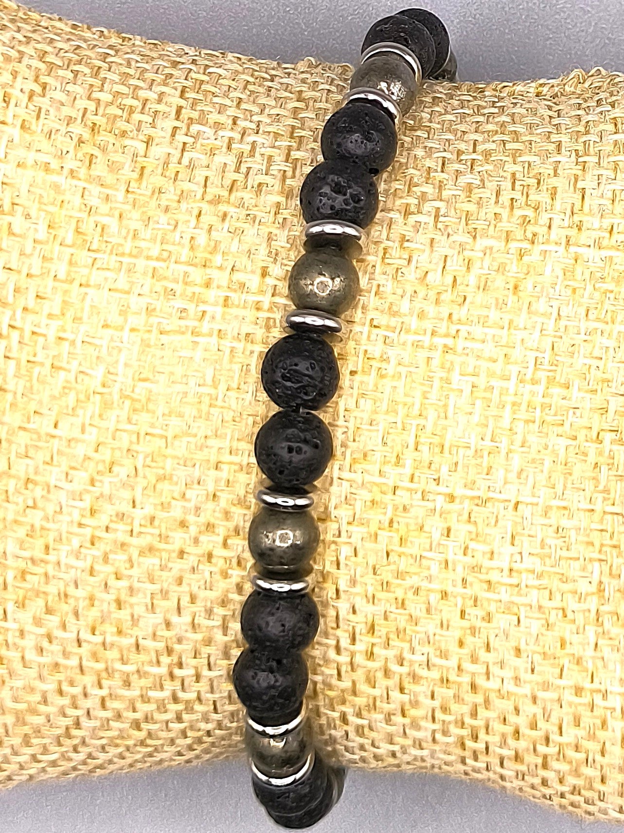 Perlenarmband aus Lavastein und Pyrit für Herren