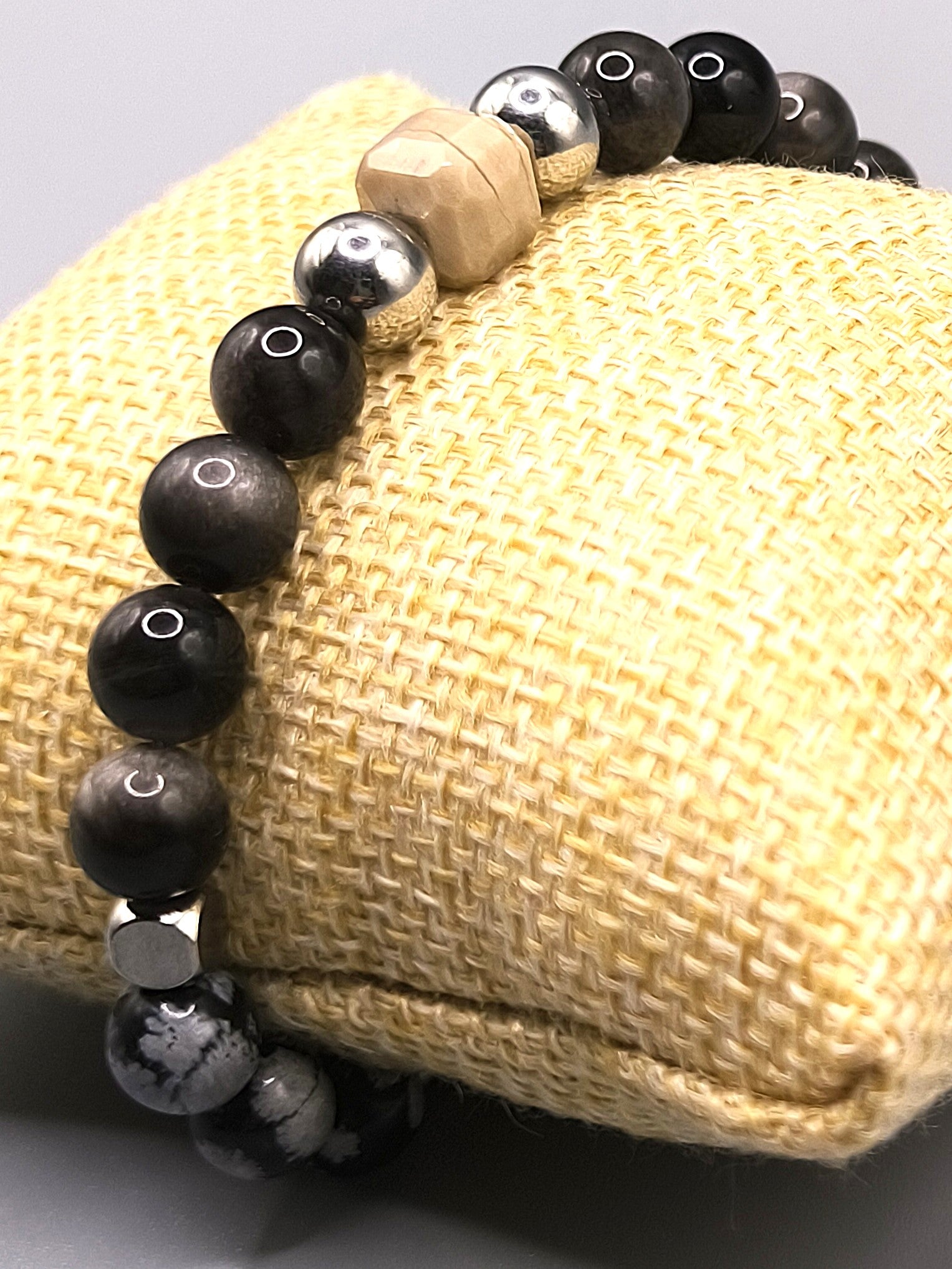 Perlenarmband aus Obsidian und versteinertem Holz für Herren