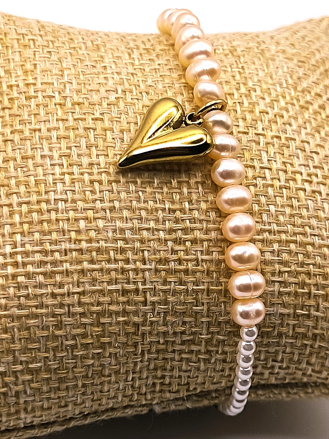 Perlenarmband aus Süßwasserzuchtperle und Edelstahlherz für Damen